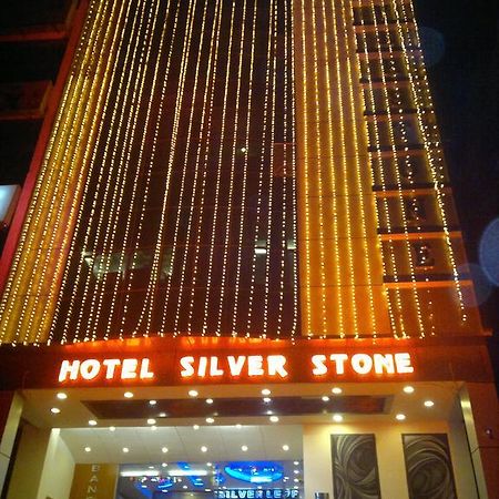 Hotel Silver Stone Ludhiana Buitenkant foto