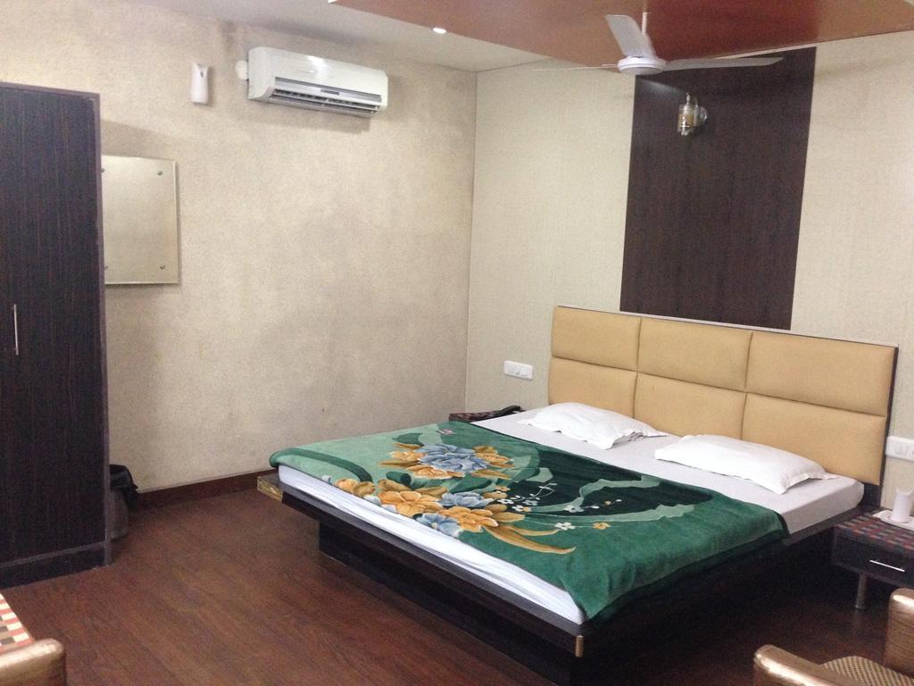 Hotel Silver Stone Ludhiana Kamer foto