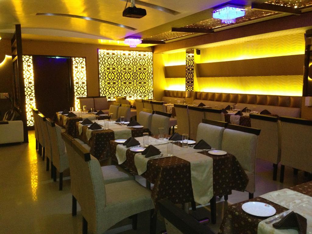 Hotel Silver Stone Ludhiana Buitenkant foto