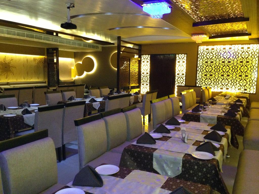 Hotel Silver Stone Ludhiana Buitenkant foto