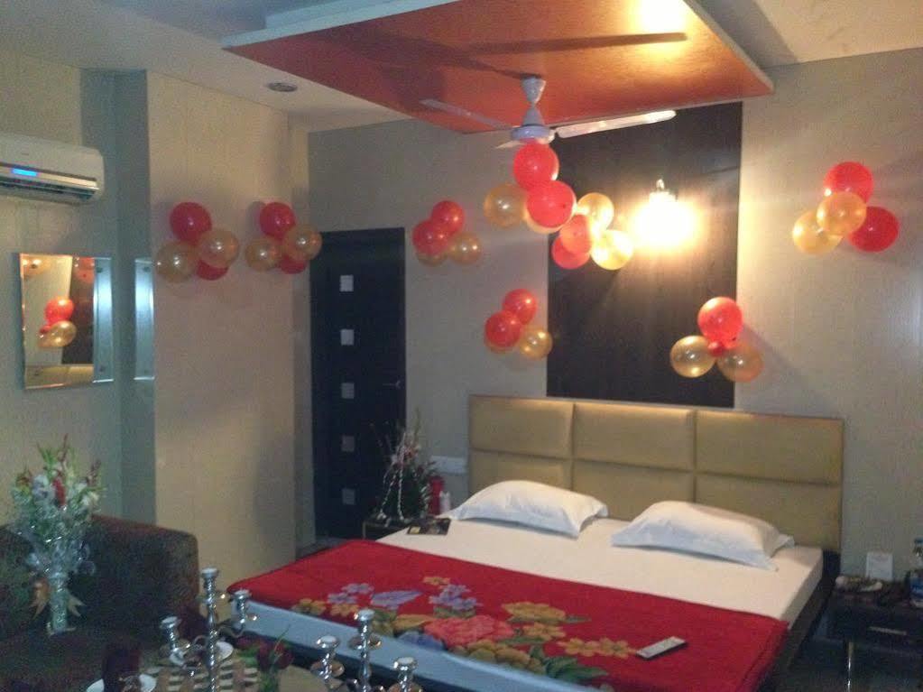 Hotel Silver Stone Ludhiana Buitenkant foto