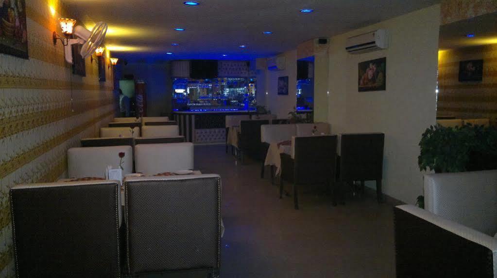 Hotel Silver Stone Ludhiana Buitenkant foto